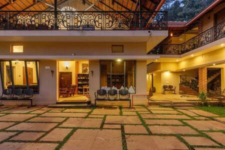 Golden Radiance Airyaman Spa & Pool Villa Breakfast & Spa Included Mysore Eksteriør billede