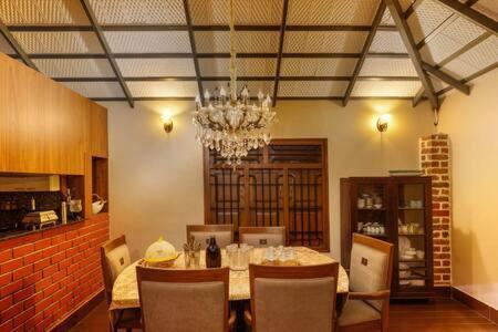 Golden Radiance Airyaman Spa & Pool Villa Breakfast & Spa Included Mysore Eksteriør billede