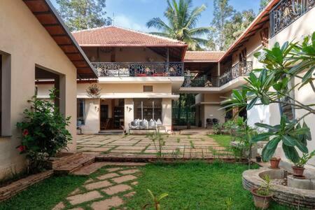 Golden Radiance Airyaman Spa & Pool Villa Breakfast & Spa Included Mysore Eksteriør billede