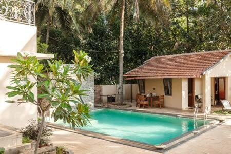 Golden Radiance Airyaman Spa & Pool Villa Breakfast & Spa Included Mysore Eksteriør billede